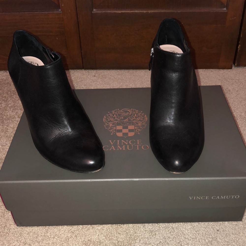 Vince Camuto Vive bootie